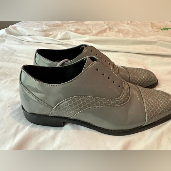 Shoes - Picture 6 of 8